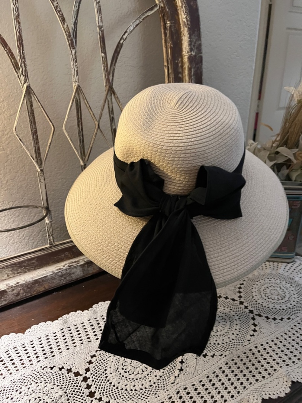 Charming Charlie Two-Tone Sun Hat - Black and Cream